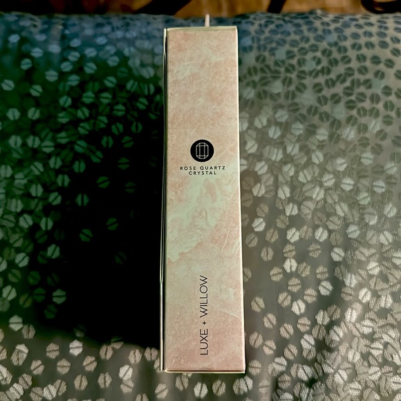 L + W BIO Phoenix Rose Quartz Vibrating Facial Massager - Picture 3 of 4